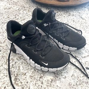 Women’s Black Nike MetCon Free Size 9